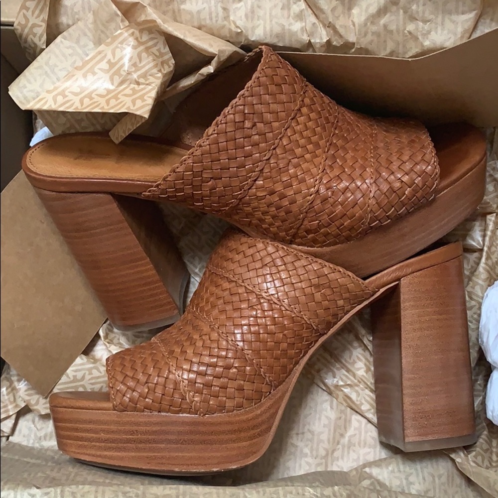 frye • katie woven slide 7.5 cognac